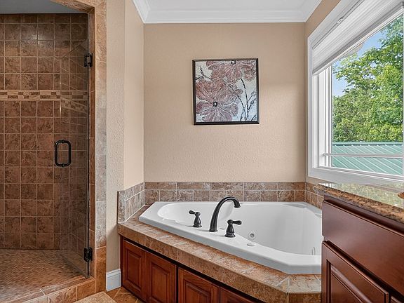 33rd image of 933 John Henry Lewis Rd