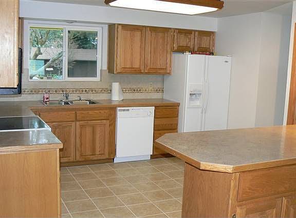2nd image of 610 E Bedivere Dr