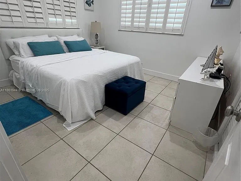 7760 Aviation Blvd — Photo 29