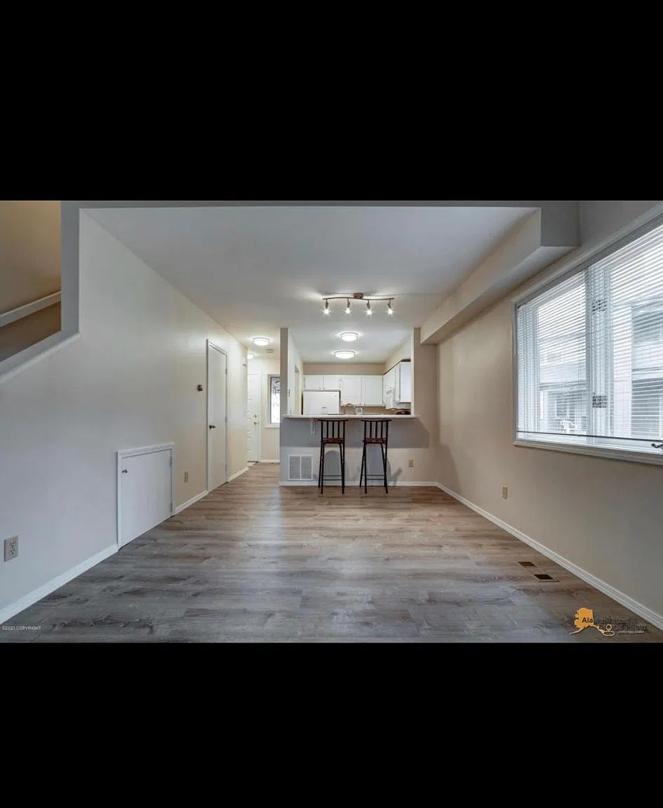 10248 Jamestown Dr — Photo 1