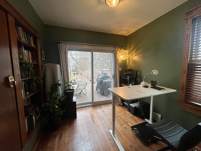 577 Laprairie St — Photo 7