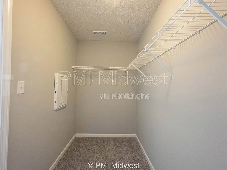 2952 W New York St — Photo 32