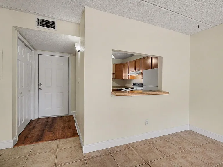 2845 Somerset Park Dr #101 — Photo 2