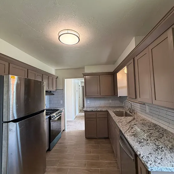 1400 Tanglewood Dr — Photo 4