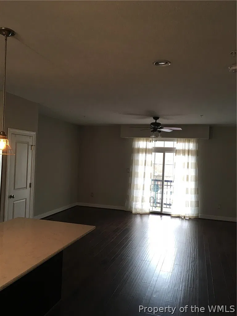 3 bed, 3.5 bath, 2087 sqft, $2,995 — Photo 2