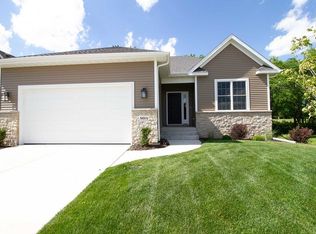 5014 Emeis View Ct, Davenport, IA 52804