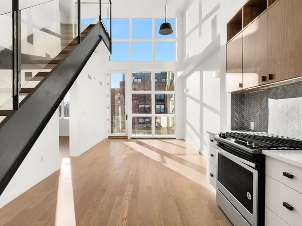 1122 Manhattan Avenue image 1 of 16