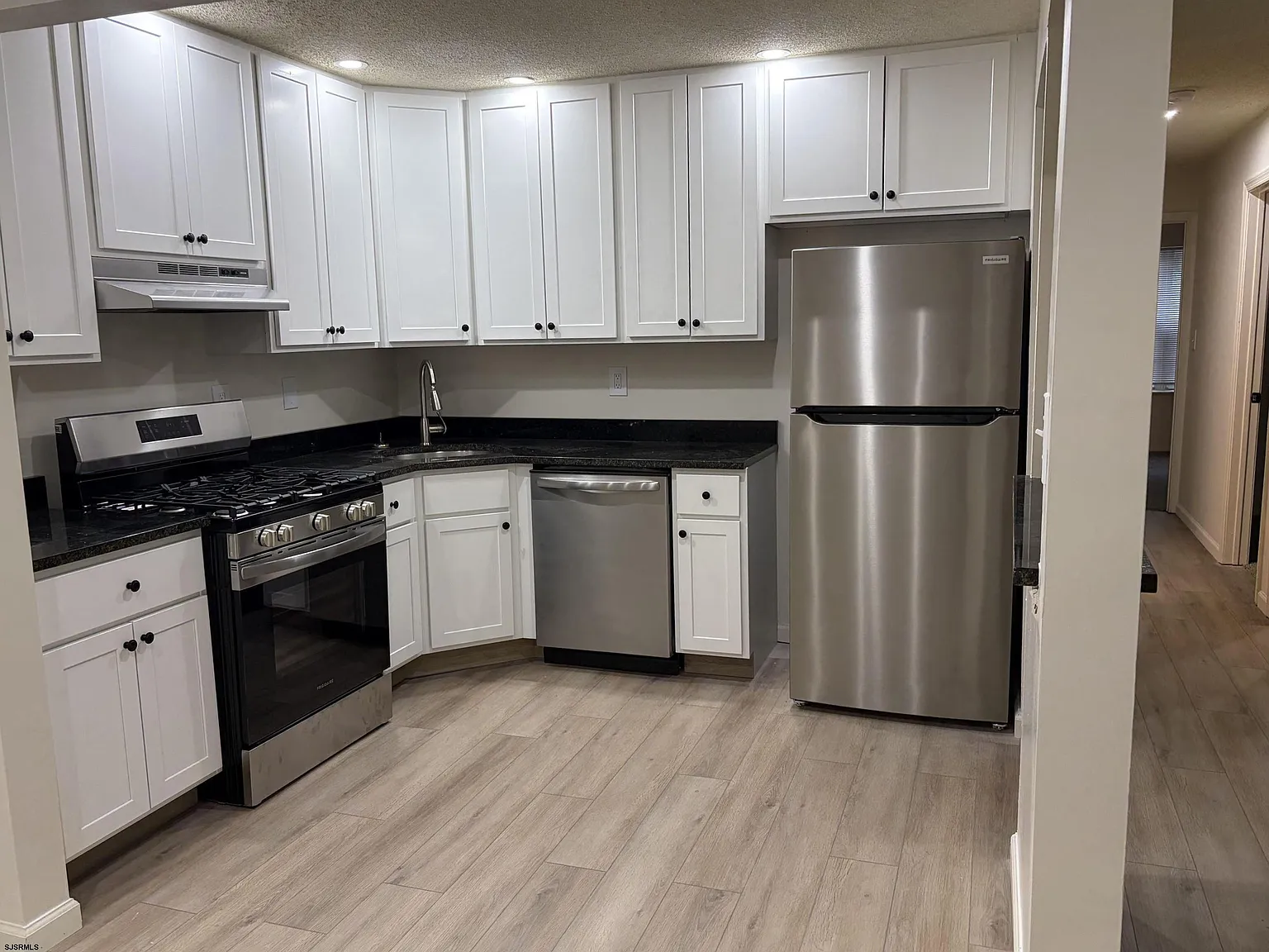 2 bed, 2.0 bath, $1,900 — Photo 2