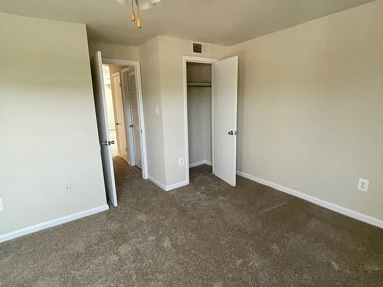 Longview — Photo 70
