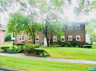 25-02 High St APT E, Fair Lawn, NJ 07410