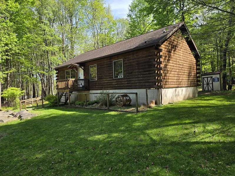 3 bed, 1041 sqft, $2,200 — Photo 3