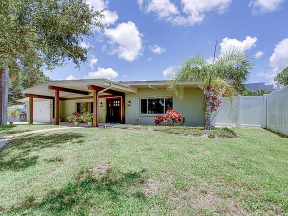 3rd image of 215 Garden Cir