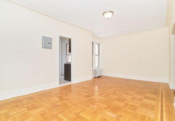 5th image of 217 Haven Ave APT 3G