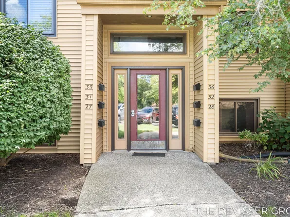 300 Farington Blvd APT 31, Holland, MI 49423