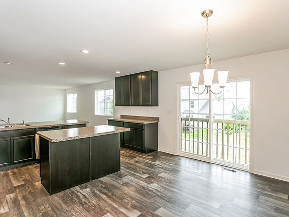 3rd image of 894 Heartland Park Ln