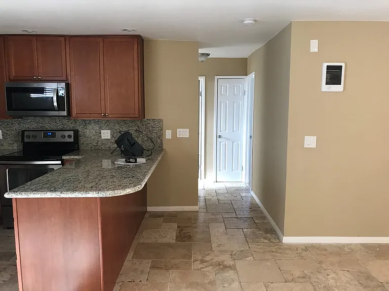 La Paloma Apartments — Photo 21
