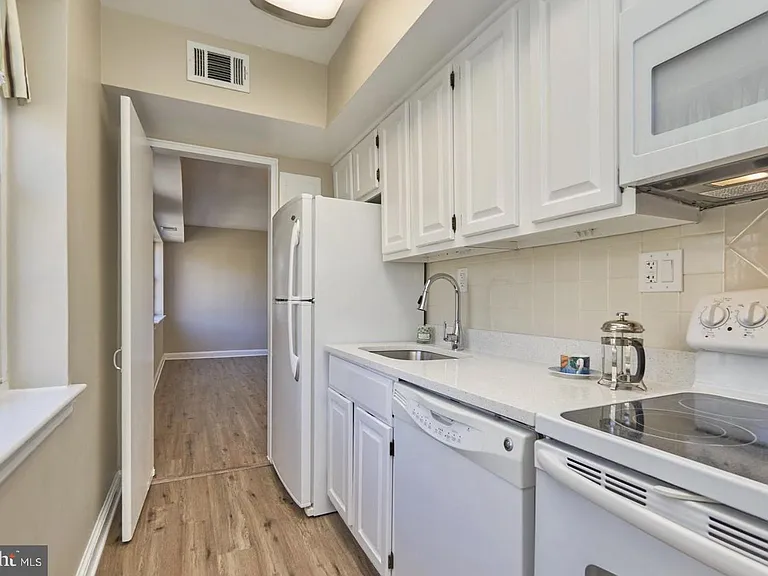 1322 Fort Myer Dr #912 — Photo 10