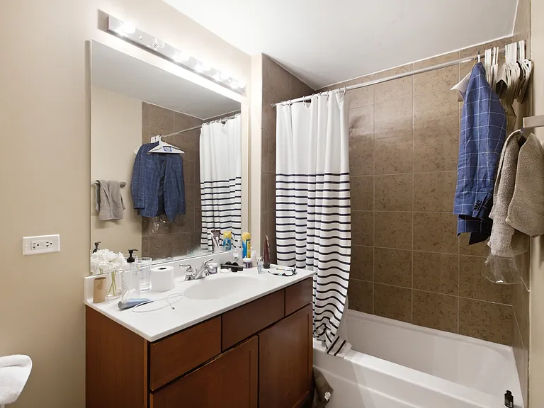 845 N Kingsbury #514 — Photo 17