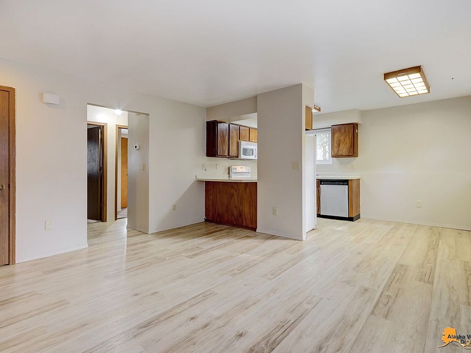 1st image of 3806 Iowa Dr #2