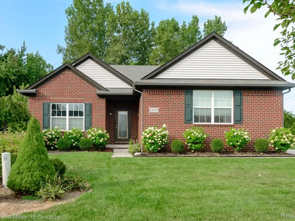 13529 Chester Ct, Belleville, MI 48111