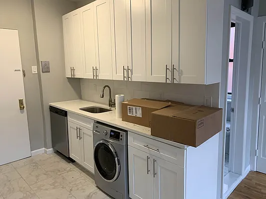 Rented by Salon Realty Corp | media 13