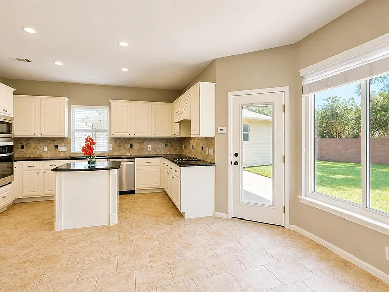 23027 Lodgepoint Dr — Photo 4