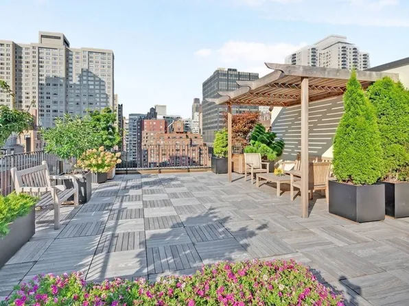 333 East 53rd Street image 6 of 8