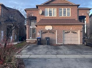866 Khan Cres, Mississauga, ON L5V 2R4