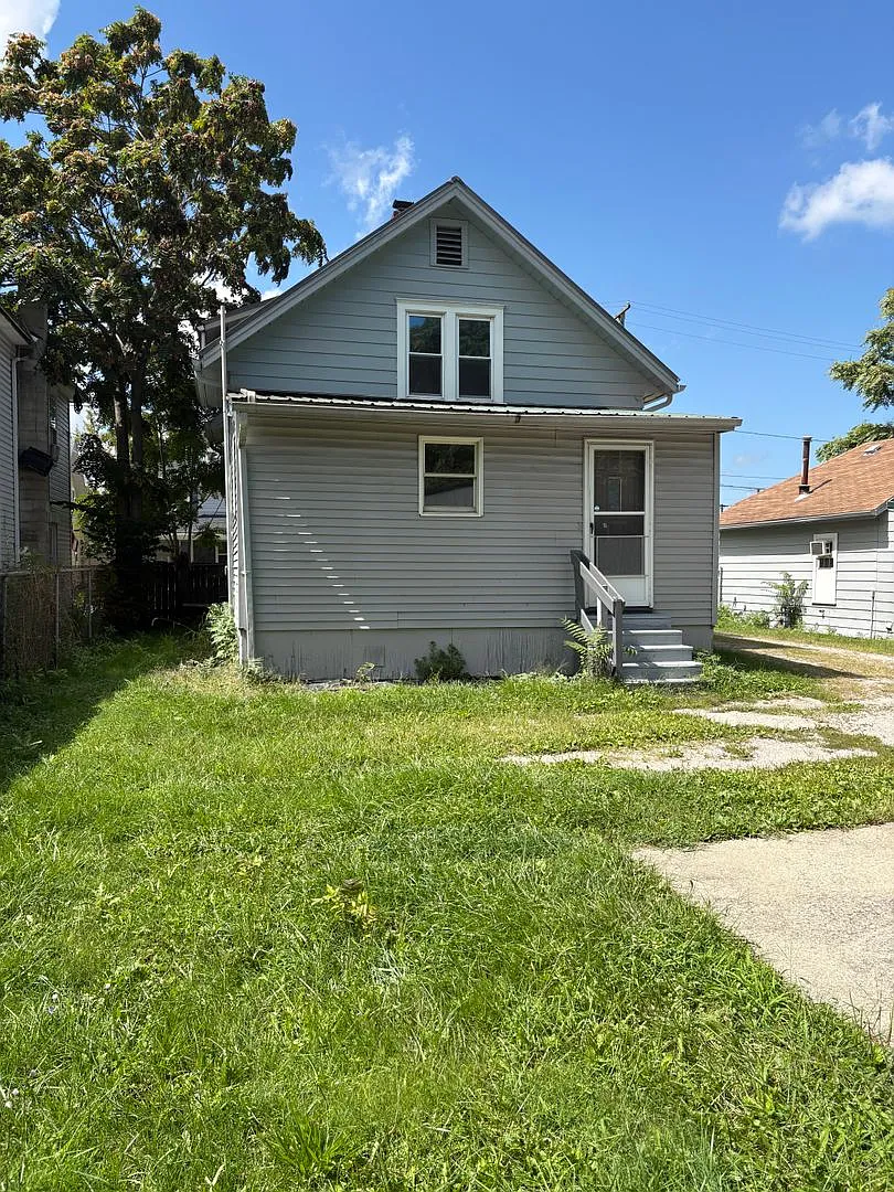 3 Bedroom 2 Bath 2 Story Home for Rent — Photo 2