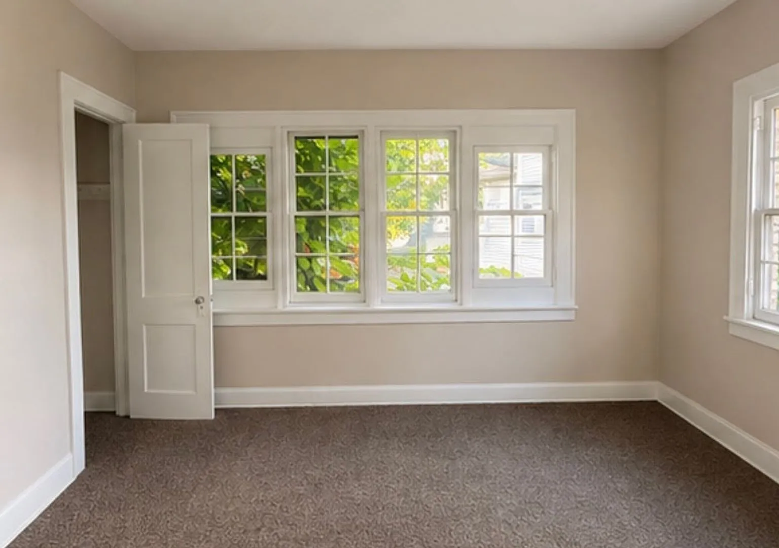 Four bedroom one bathroom townhouse for rent — Photo 4