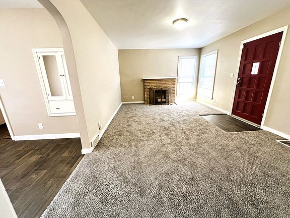 571 S Roosevelt living room a2_01222025