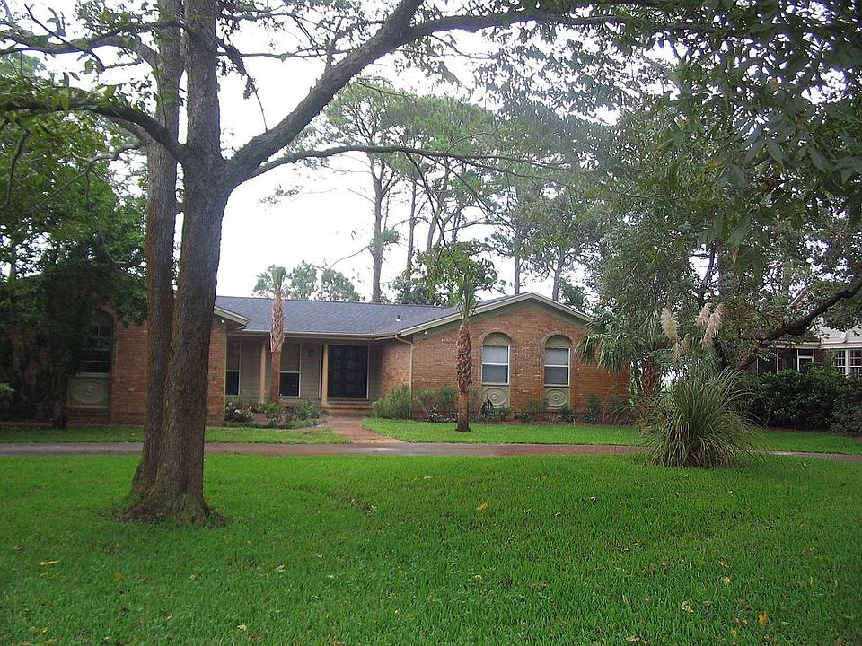 Bay View Home on 3- -60'x100'lots