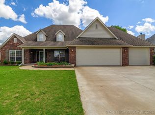 5817 Woodland Rd, Bartlesville, OK 74006