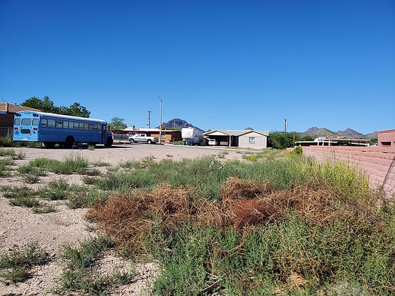 3rd image of 1903 W Mistletoe Cir #0