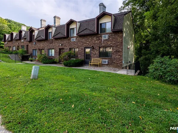 35 Great Gorge Ter, Vernon, NJ 07462
