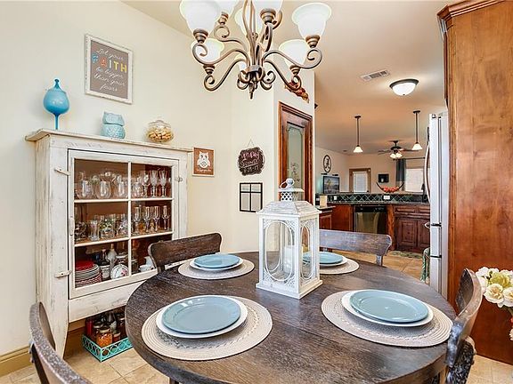 5th image of 10820 Thorngrove Ct
