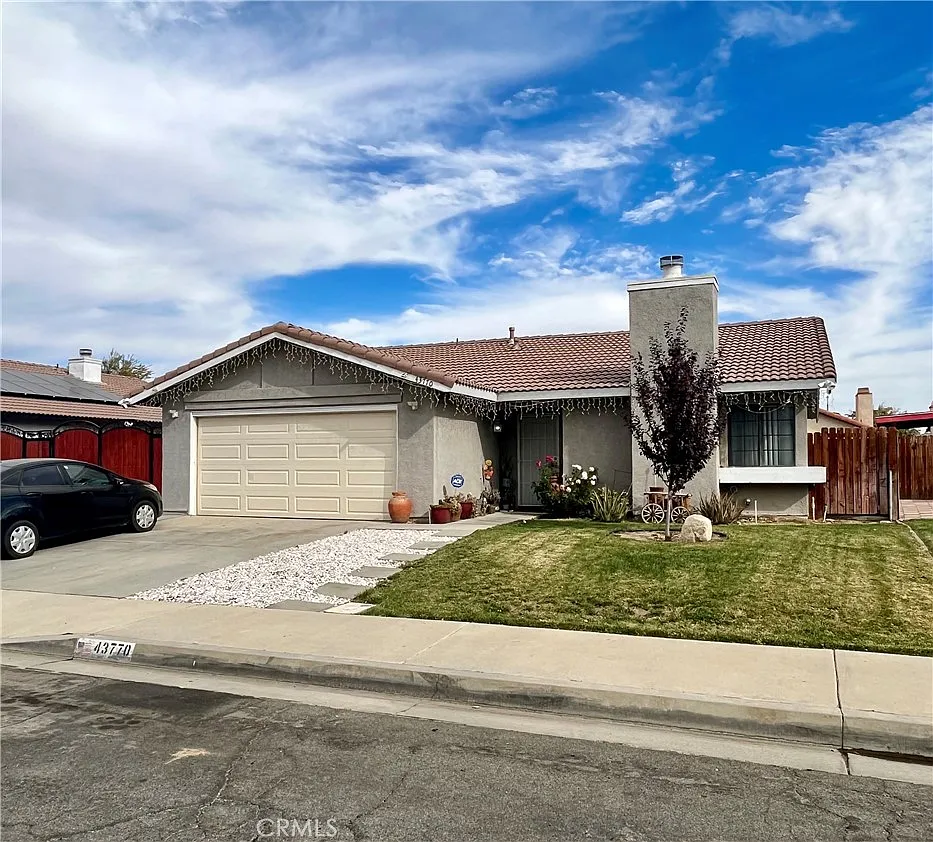 3 bed, 1551 sqft, $3,200 — Photo 1