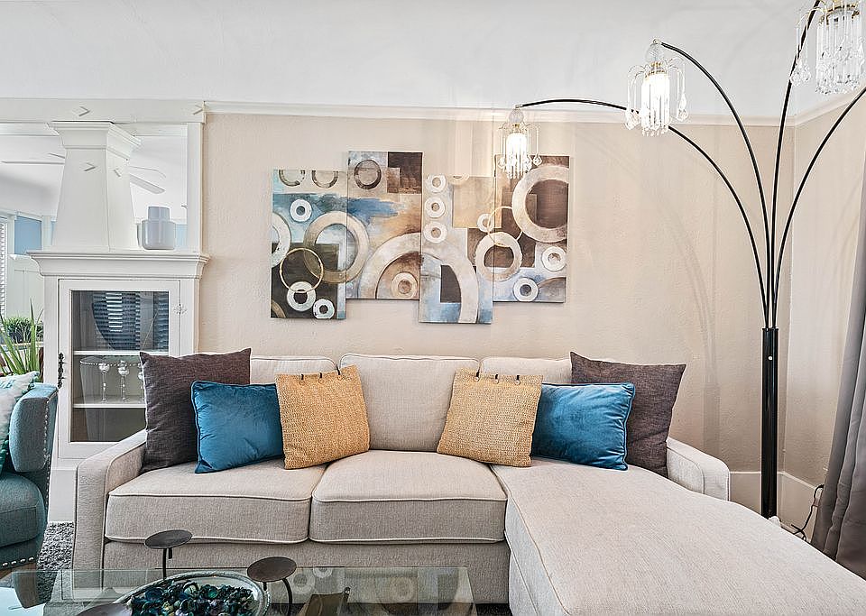 1st image of 487 N San Pedro St