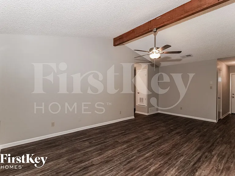 202 Carolyn Dr — Photo 5