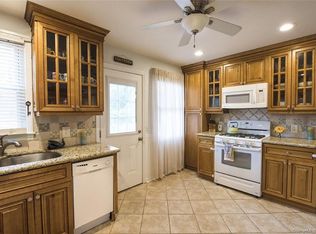 284 Sylvan Knoll Rd, Stamford, CT 06902