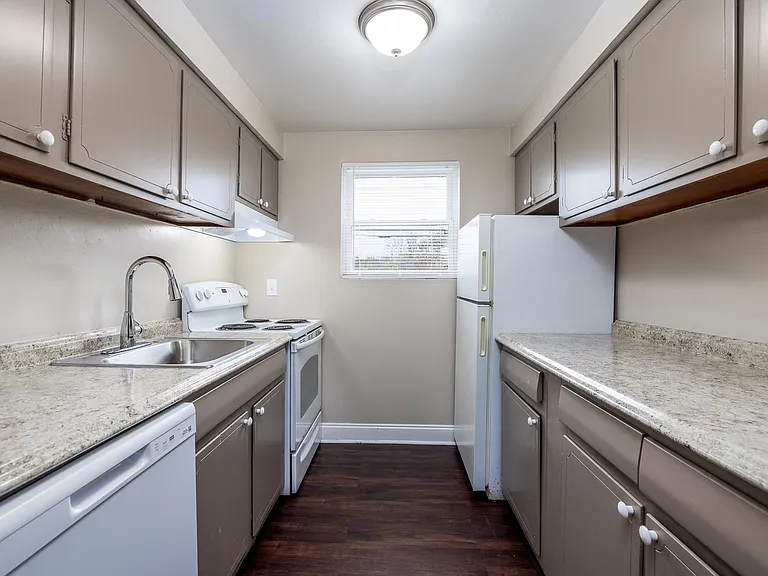 1 Gordon Pkwy — Photo 11