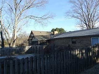 3rd image of 1102 N Heritage Dr