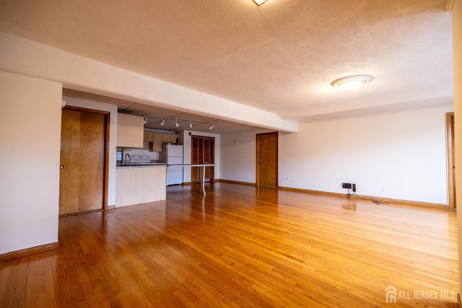 2 bed, 1.0 bath, $2,650 — Photo 4