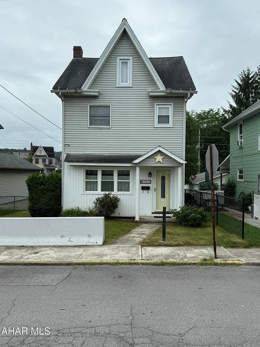 505 Oak St photo 1