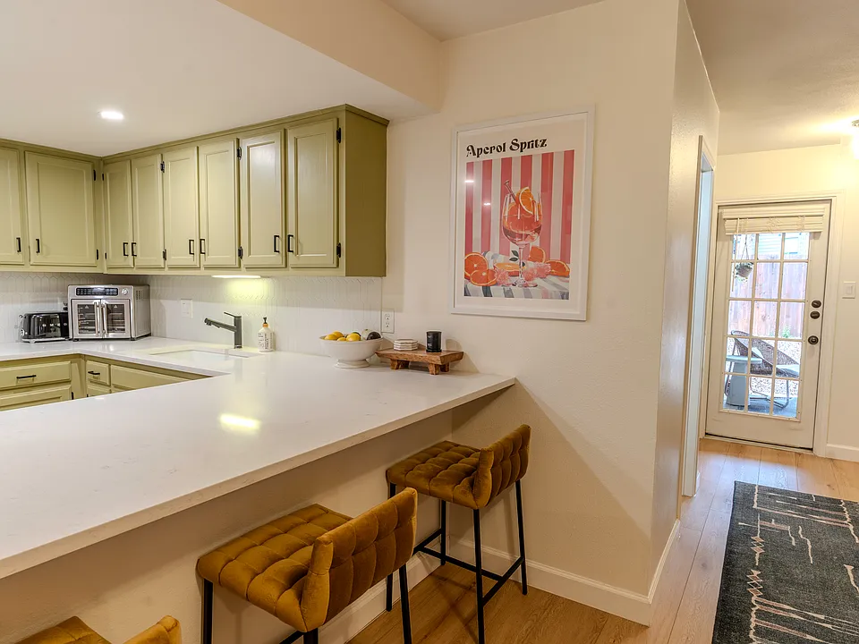 9319 Whisper Point