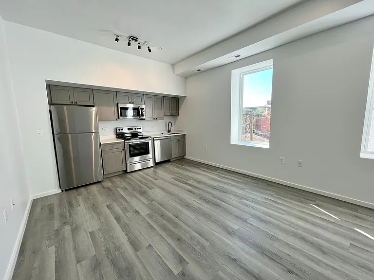 725 W Pratt St. — Photo 78