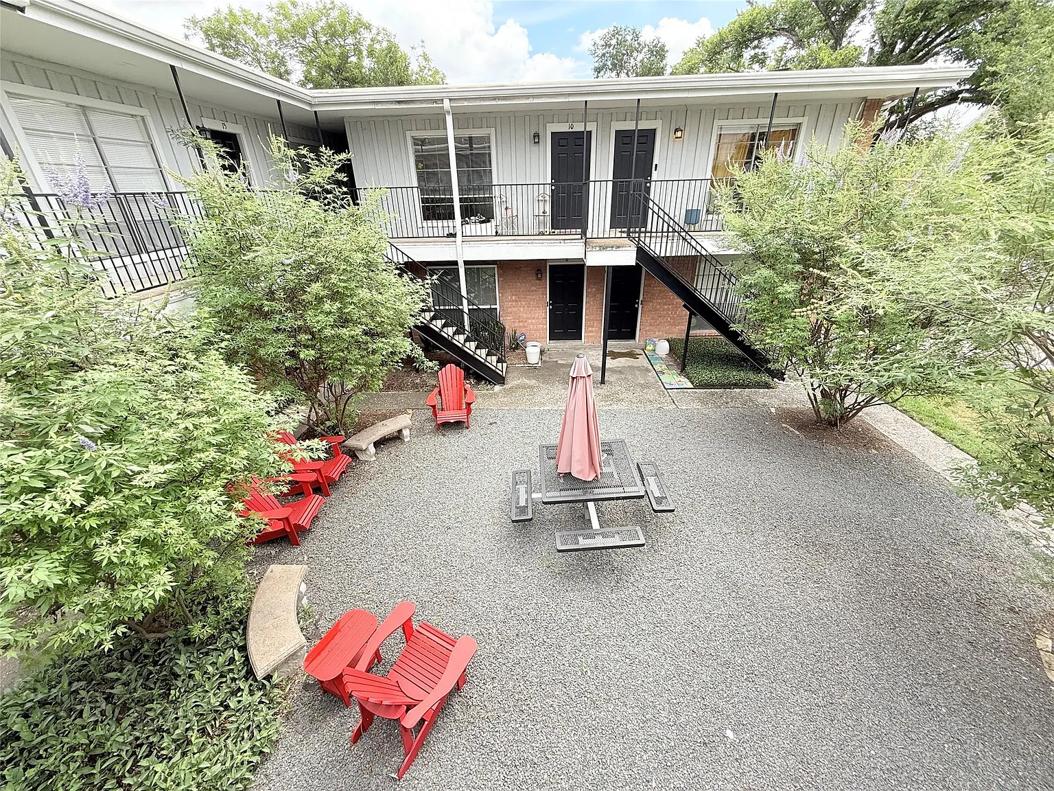 2 bed, 1.0 bath, 800 sqft, $1,325 — Photo 4