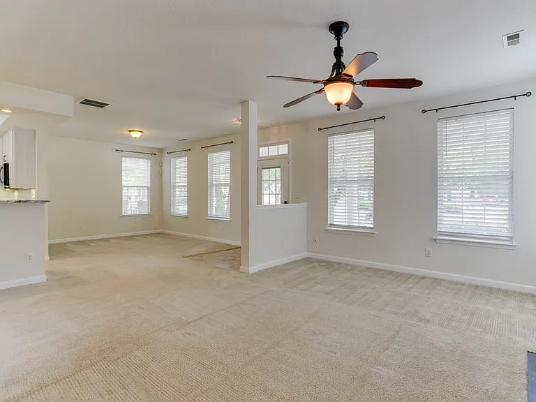 528 Normandy St — Photo 10