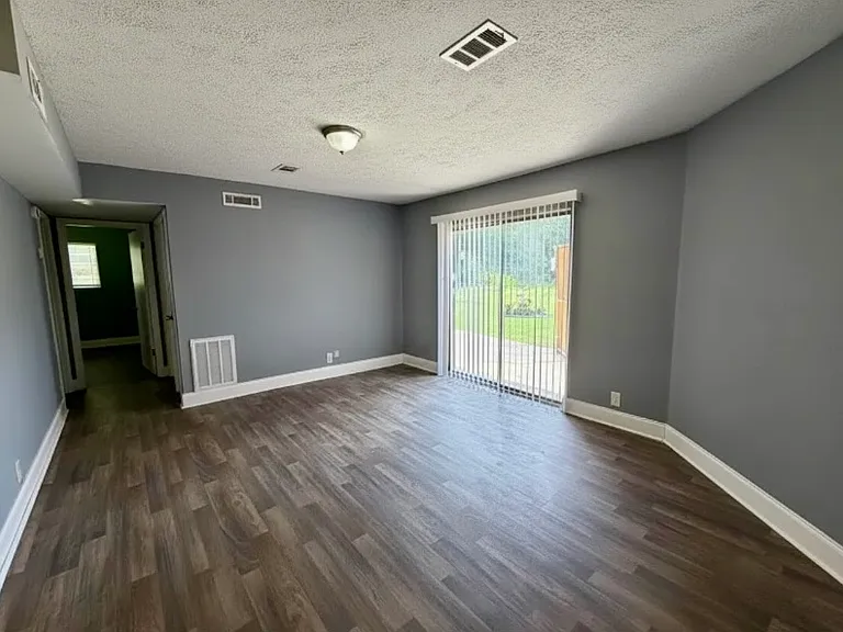 1502 Waverly Way #B-2 — Photo 9