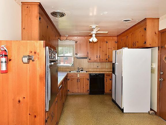 4th image of 1270 Pickens Ave